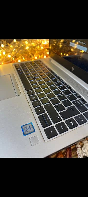 Hp elitebook 840 g5 i5 8th gen 6