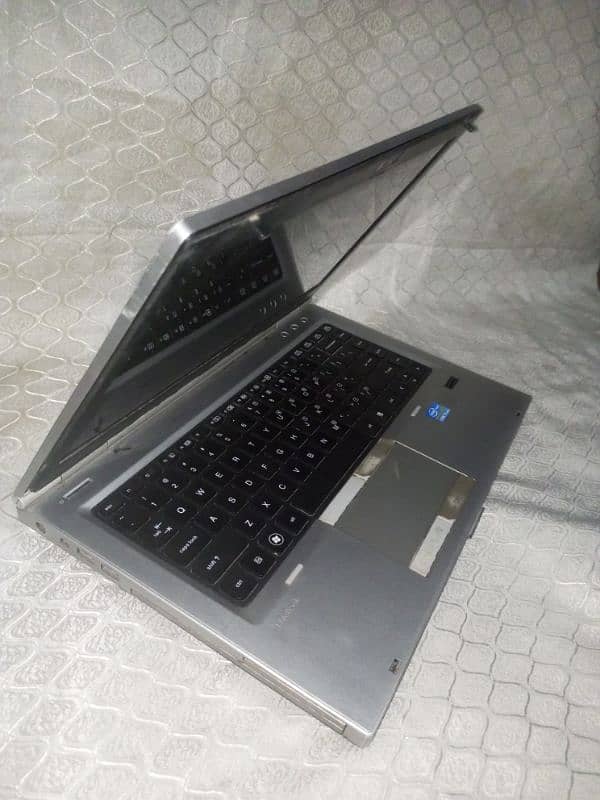 HP elite laptop.    4GB ram / 500GB hard 1