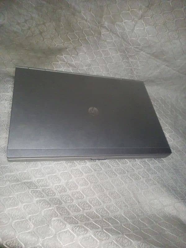 HP elite laptop.    4GB ram / 500GB hard 3