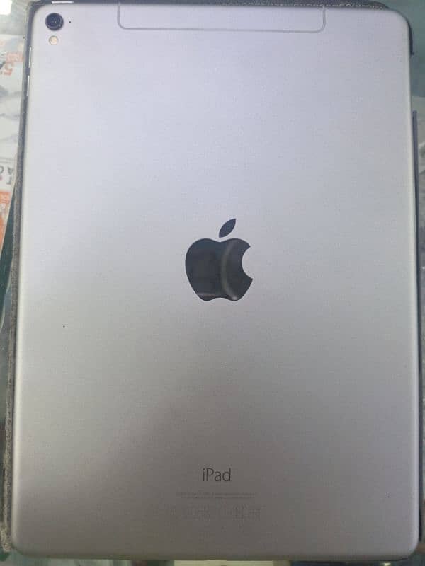 Ipad  Pro 9.7 32 gb touch screen minor crack on touch 2