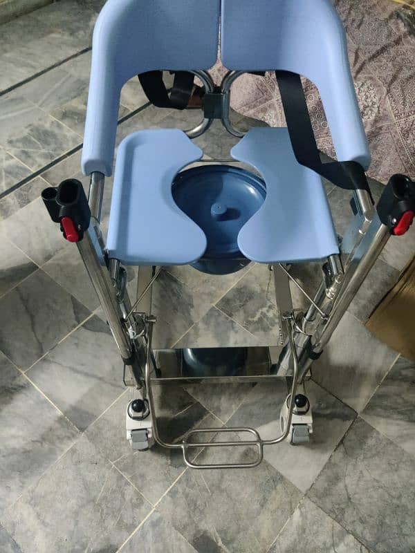 Patient Transfer Hydraulic Wheelchair with comode Condition 10/10. 1