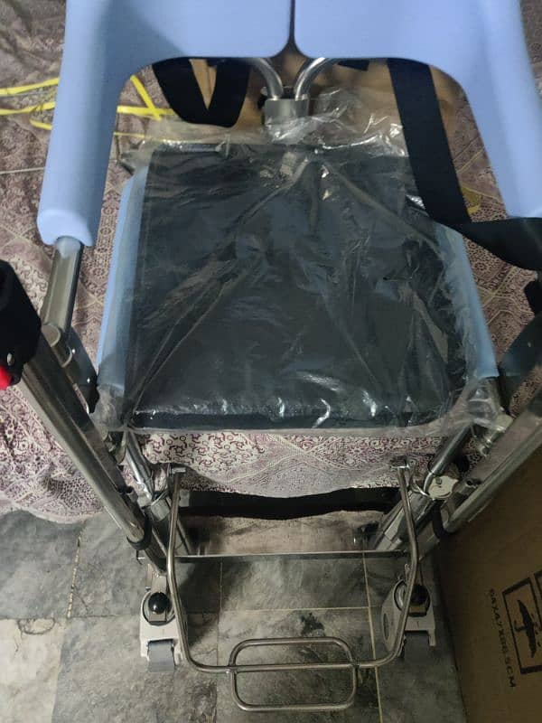 Patient Transfer Hydraulic Wheelchair with comode Condition 10/10. 2