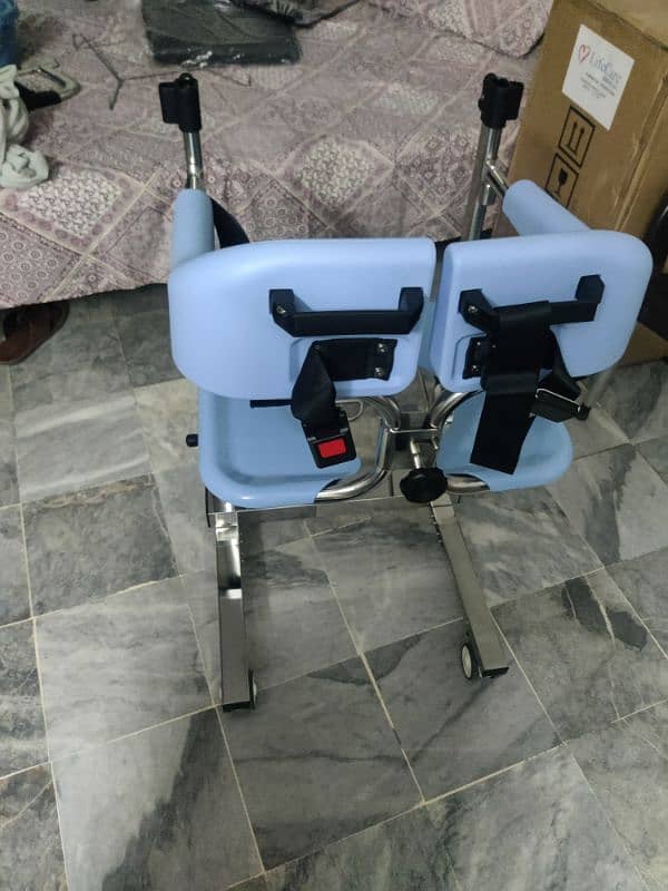 Patient Transfer Hydraulic Wheelchair with comode Condition 10/10. 8