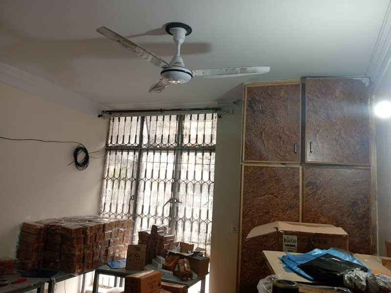 LOWER PORTION AVAILABLE FOR RENT IN ALLAMA IQBAL TOWN 8