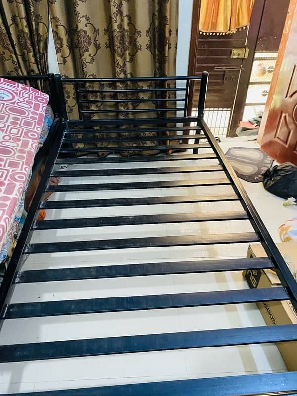 Heavy Rod Iron Bed. . 2