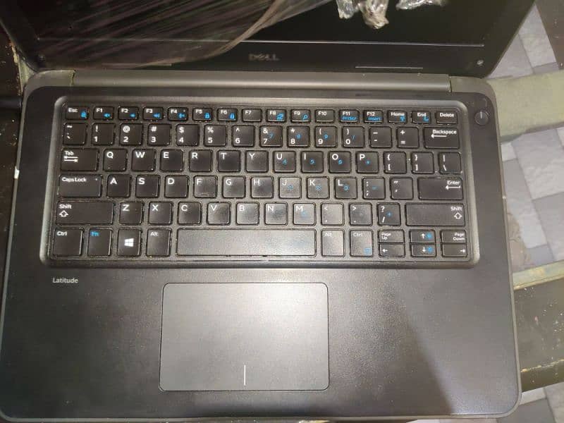 Dell Latitude 3380 3