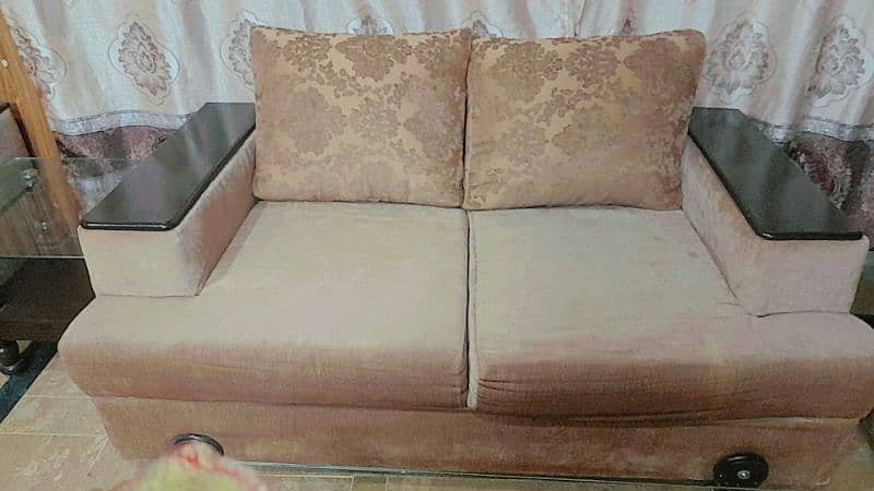 One single and two double seats sofa set. used in good condition 1