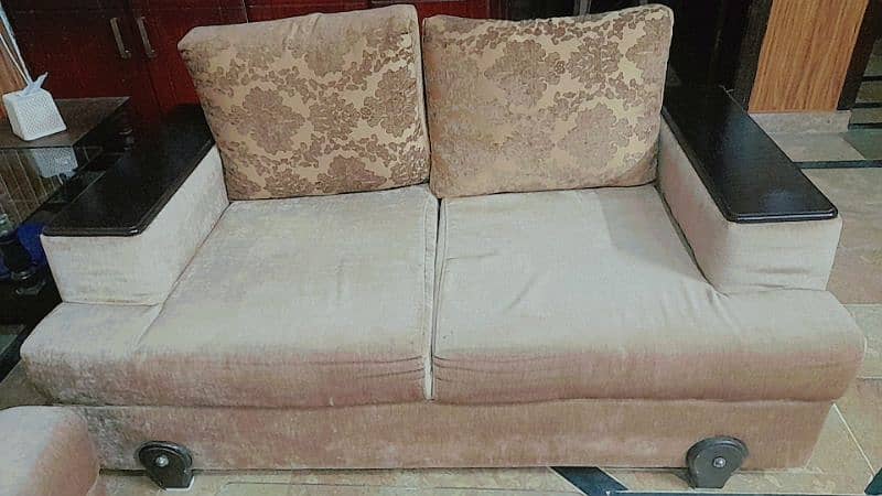 One single and two double seats sofa set. used in good condition 2