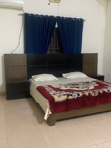 bed and side tables for sale in good condition 1