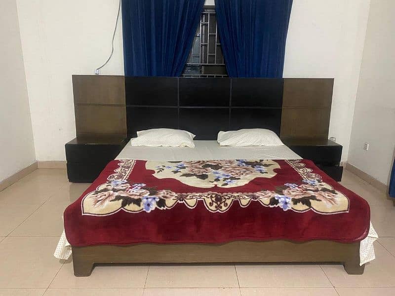 bed and side tables for sale in good condition 2