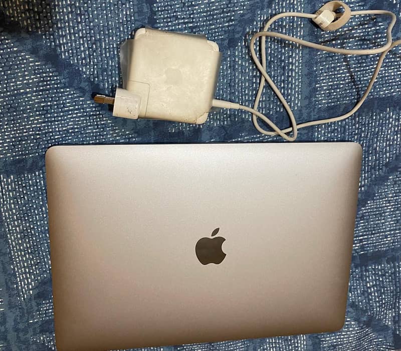 Macbook pro 13 inch 2018, 1st hand used, 8gb ram, 256gb ssd 0