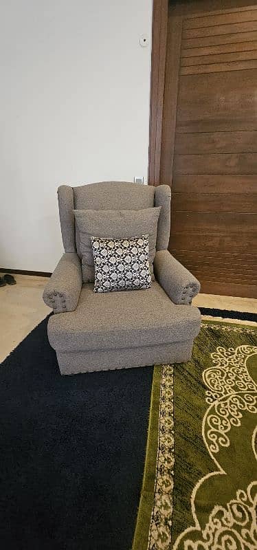 4 seater sofa set slightly used 2