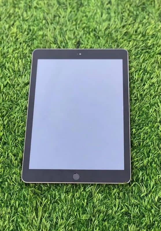 Apple ipad 5th generation (32Gb) good working WhatsApp(03224527572) 1