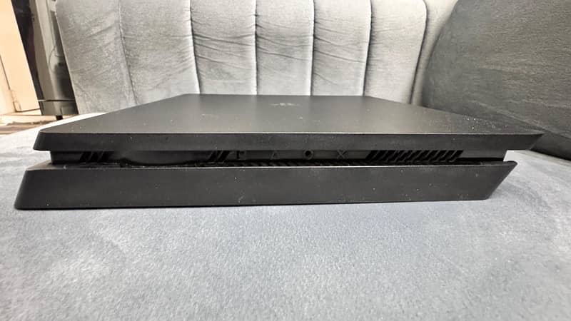 ps4 slim sealed with original controller 4