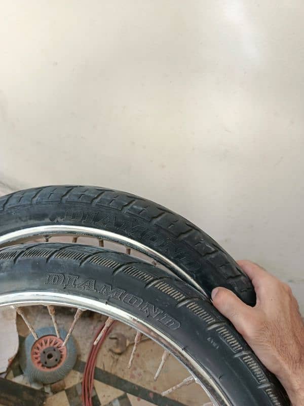 CD 70 tyres with rims 2