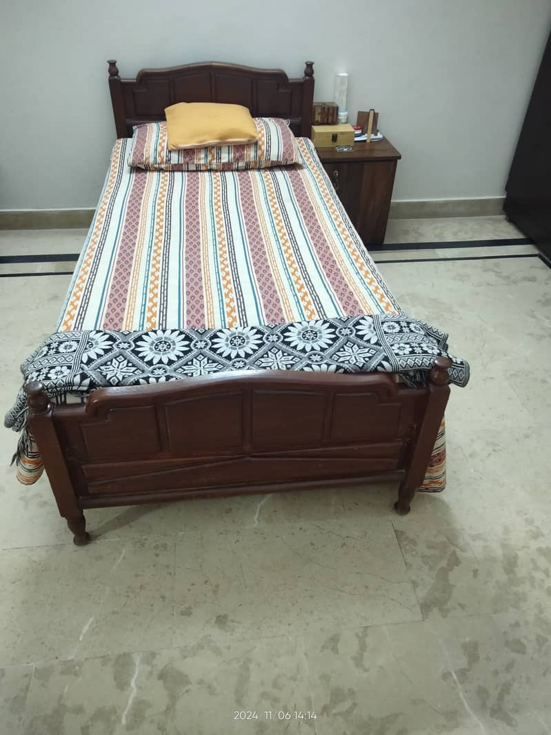 10/9 condition wooden Bed with orthopedic mattress 0