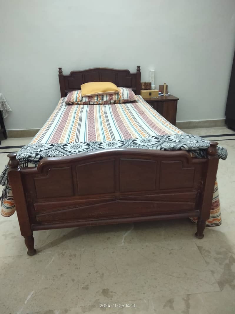 10/9 condition wooden Bed with orthopedic mattress 2