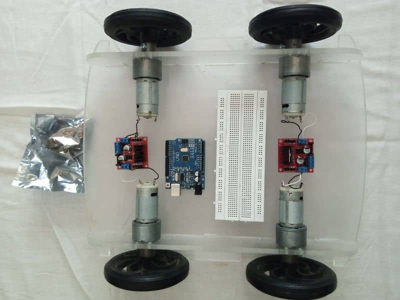 Robotic car with Arduino UNO and L298n motor driver 3