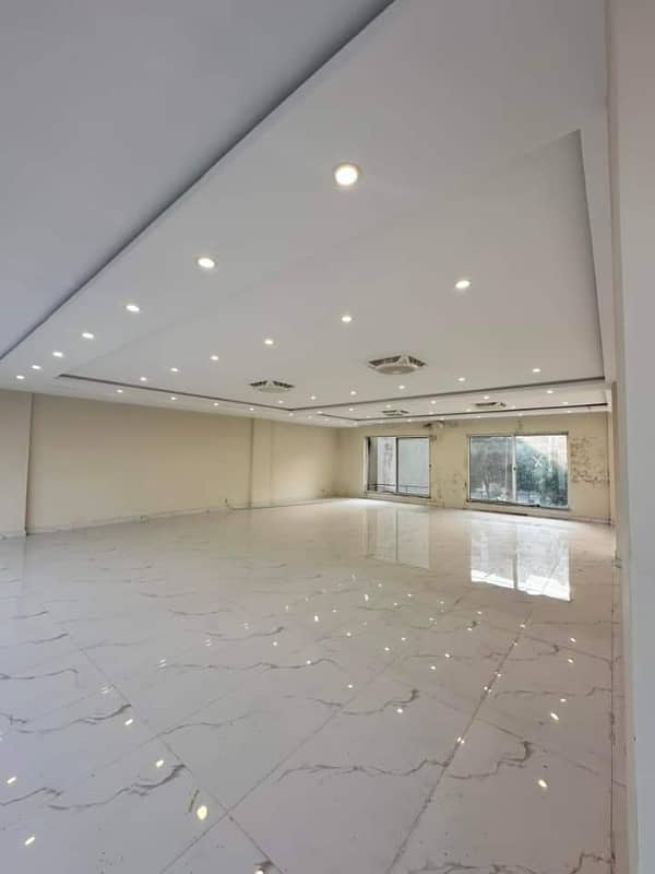 12 marla commercial hall 4th Floor available for rent for IT COMPANIES, SOFTWARE HOUSE, SNOKKER CLUB , GYMNASTIC CLUB 8