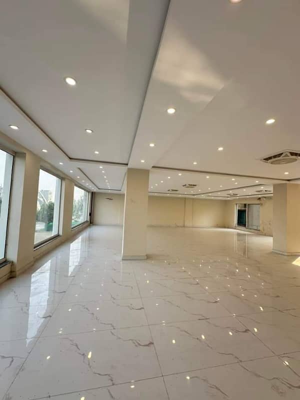 12 marla commercial hall 4th Floor available for rent for IT COMPANIES, SOFTWARE HOUSE, SNOKKER CLUB , GYMNASTIC CLUB 10