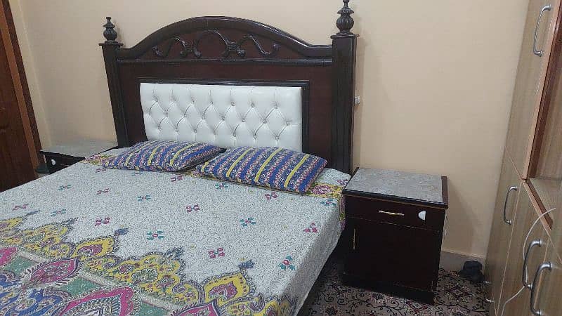 Wooden Bed Queen Size 0