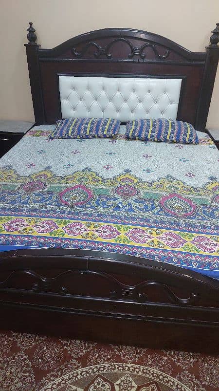 Wooden Bed Queen Size 1