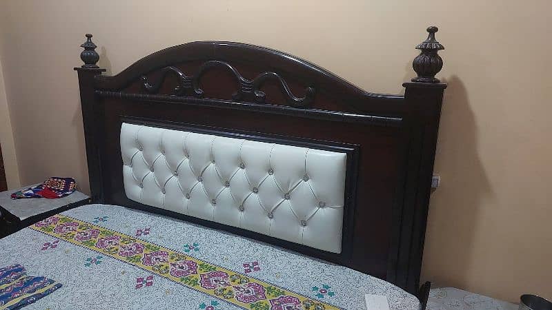 Wooden Bed Queen Size 3