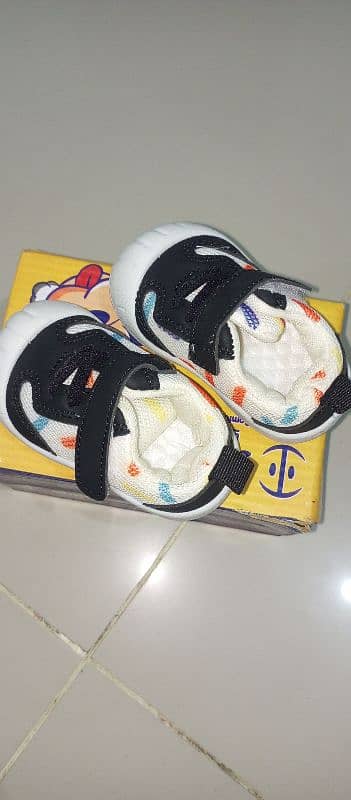 black and white shoes baby size 18 3