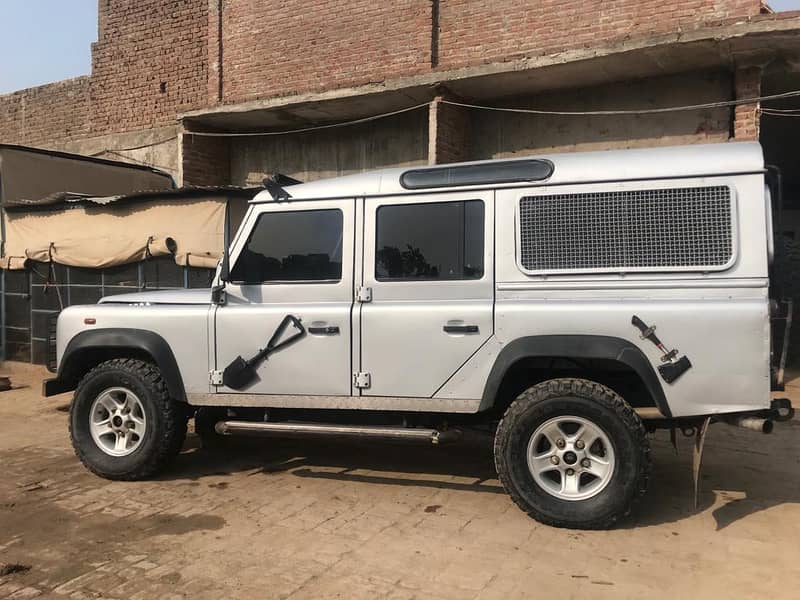 Land Rover Defender 2008 110 1