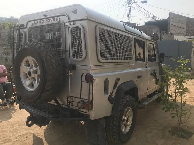 Land Rover Defender 2008 110 10