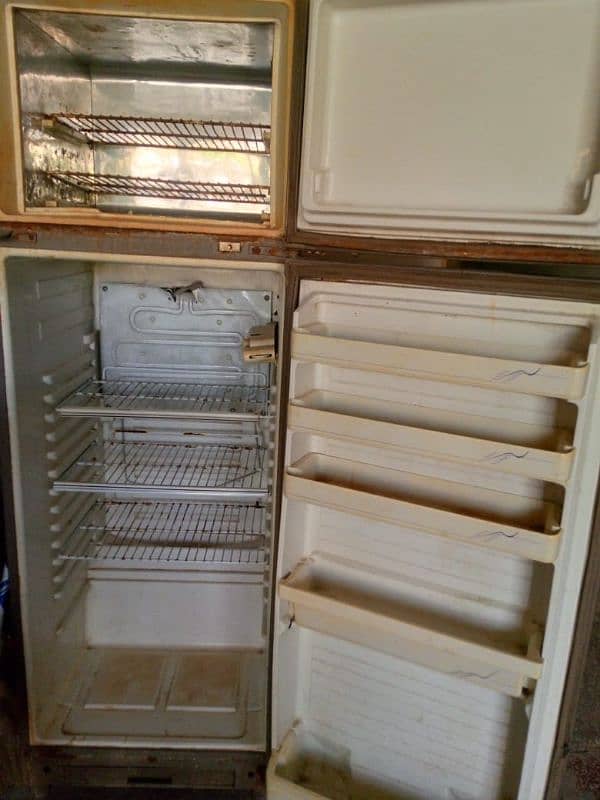 DAWLANCE REFRIGERATOR FOR SALE 3