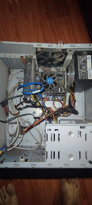 Core i7 4th generation tower PC with gaming monitor 5