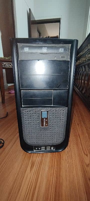 Core i7 4th generation tower PC with gaming monitor 0