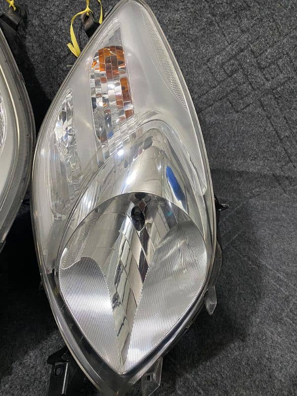 TOYOTA VITZ 2005 TO 2007 MODEL HEADLIGHT AVALIBLE ORIGINAL JAPAN 1