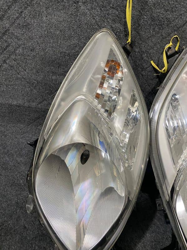 TOYOTA VITZ 2005 TO 2007 MODEL HEADLIGHT AVALIBLE ORIGINAL JAPAN 2