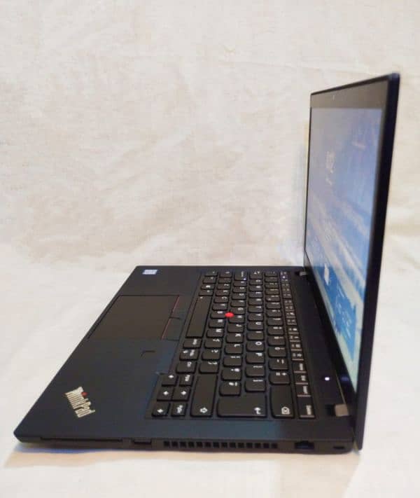 Lenovo T490 Thinkpad i7 8th Gen, 12 GB RAM DDR4, 256 NVME SAMSUNG SSD 7