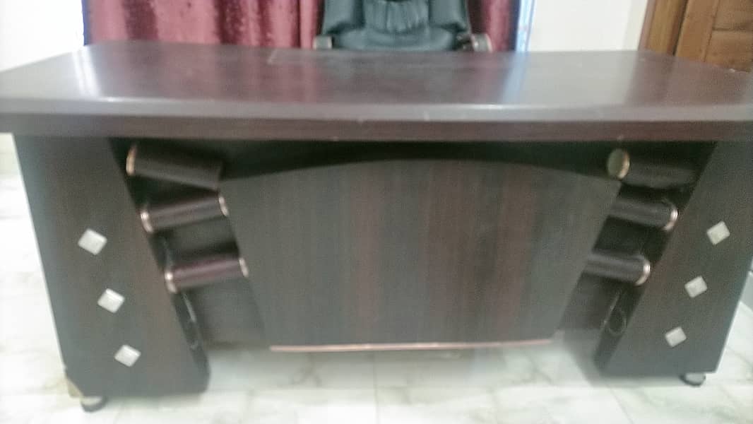 Executive office Table and Rolling chair . CONTACT(0335-5559114) 10