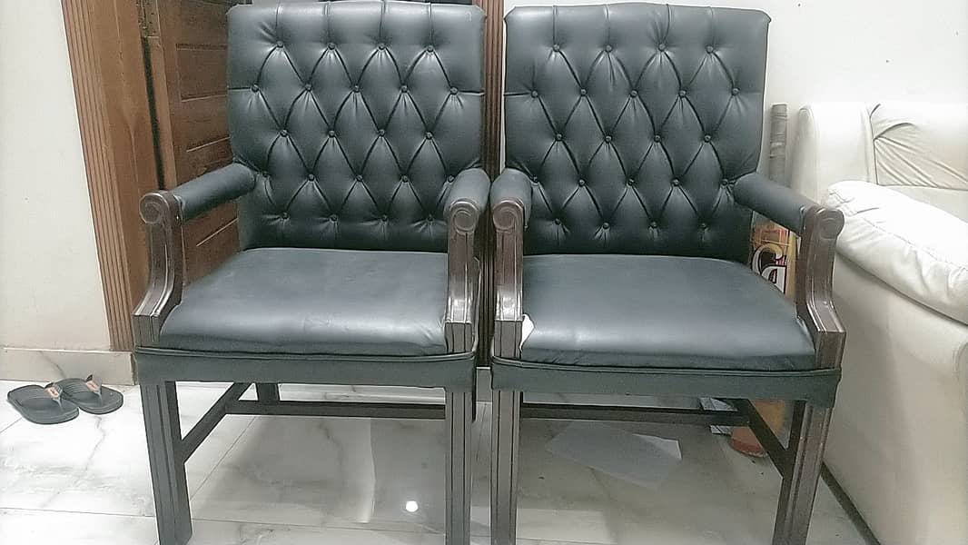 Executive office Table and Rolling chair . CONTACT(0335-5559114) 1