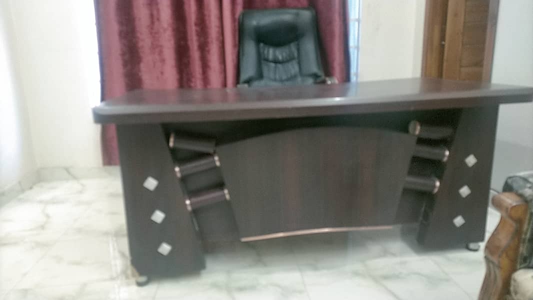 Executive office Table and Rolling chair . CONTACT(0335-5559114) 3