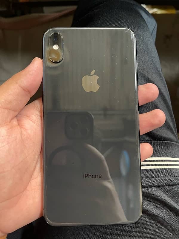 iPhone XS Max 1