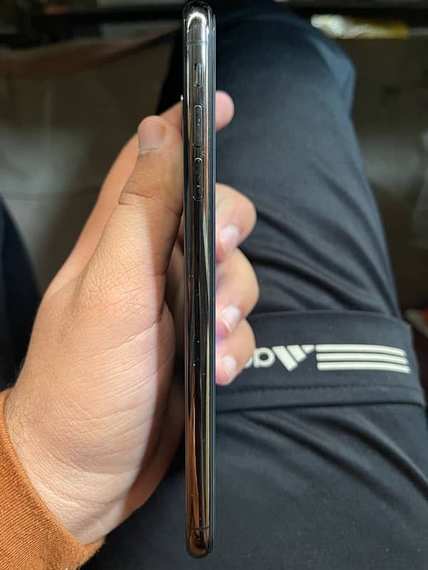 iPhone XS Max 3