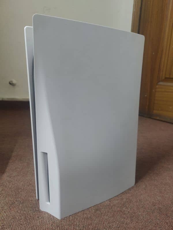 Playstation 5 1200 series with original Controller and Box 0