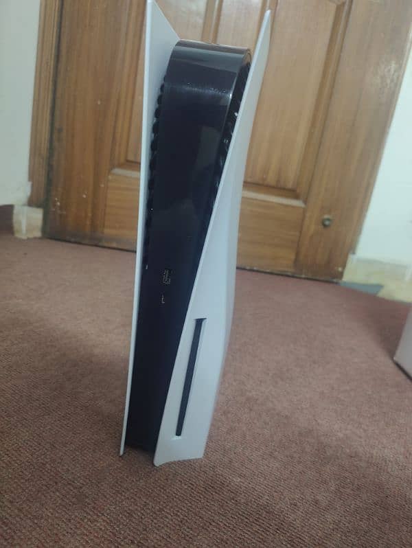 Playstation 5 1200 series with original Controller and Box 1