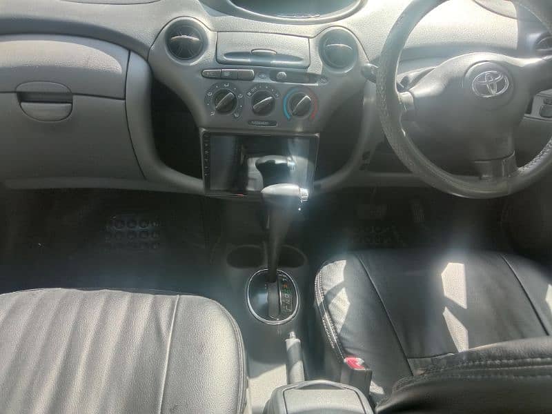 Toyota Vitz 2002 3