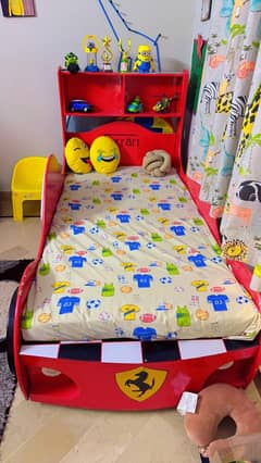 KIDS BED COMPLETE SET JUST LIKE NEW 0