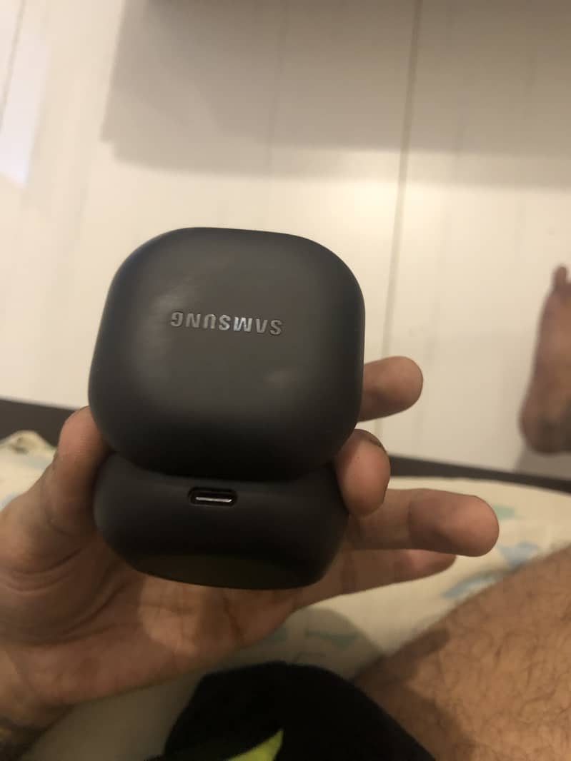 Galaxy Buds 2 pro in black 1