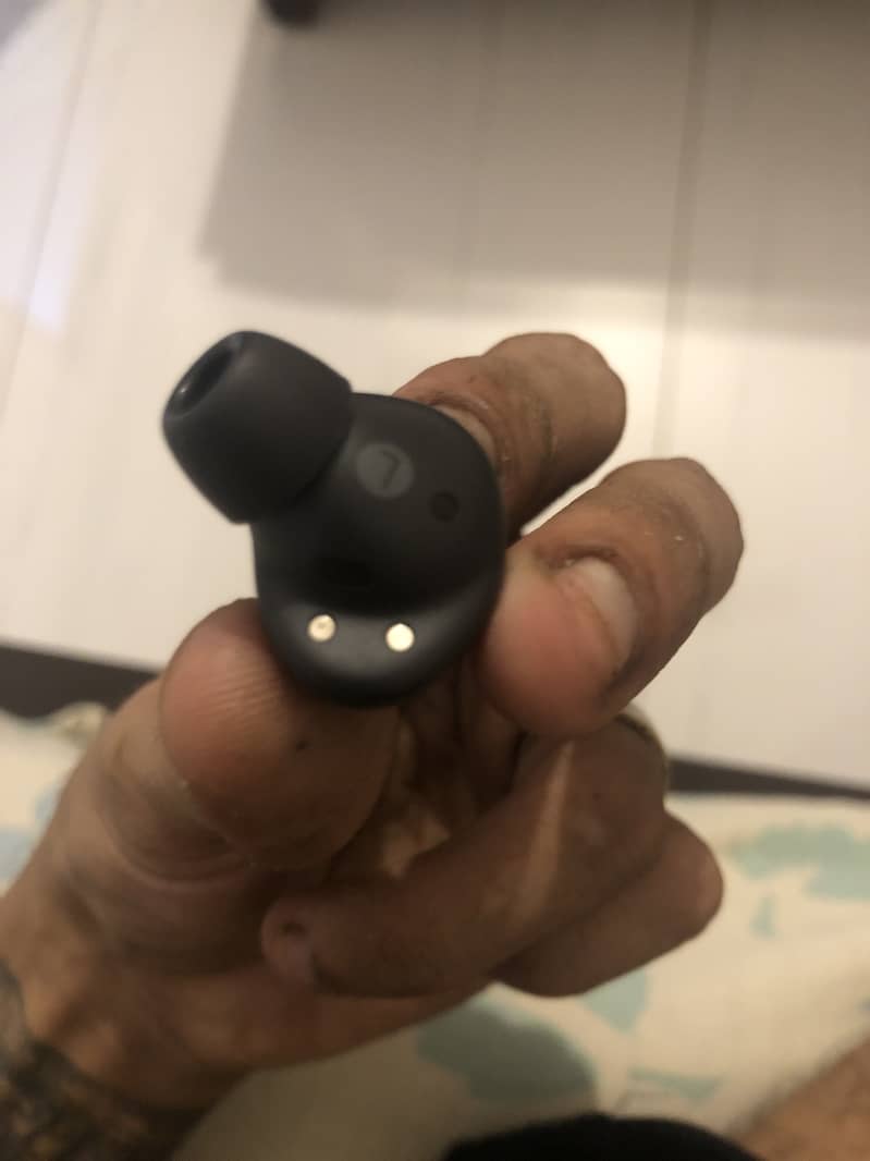 Galaxy Buds 2 pro in black 2