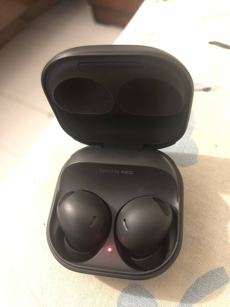 Galaxy Buds 2 pro in black 4