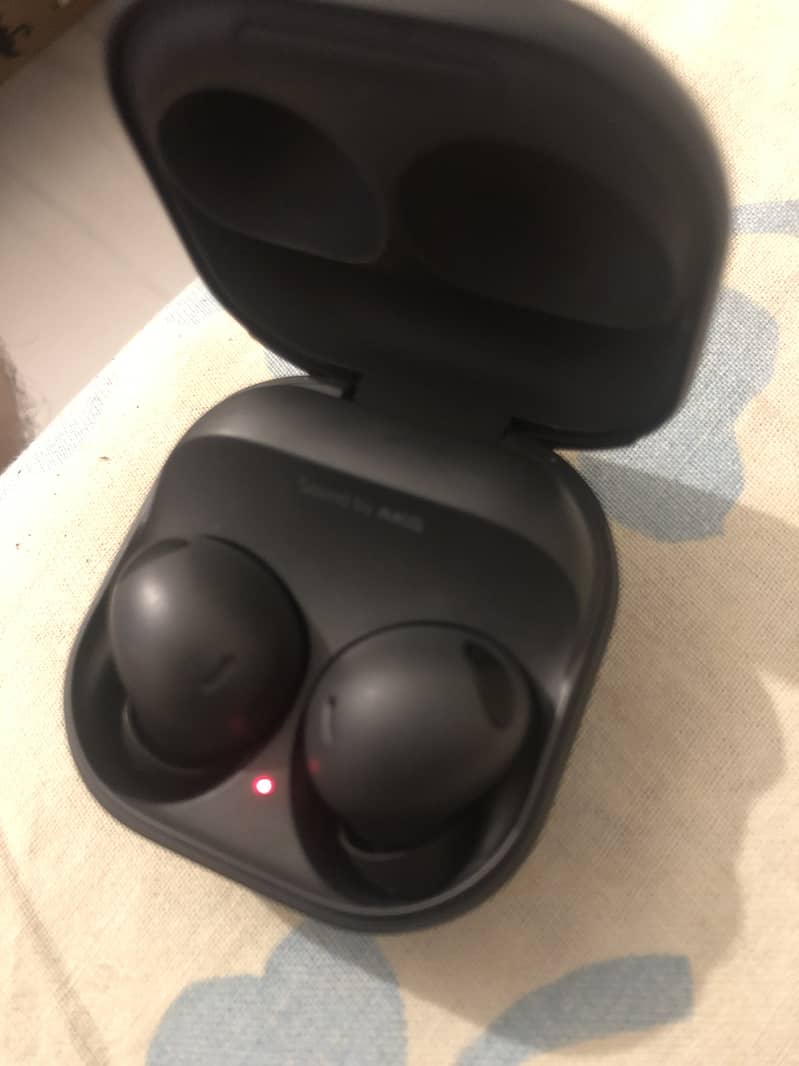 Galaxy Buds 2 pro in black 6