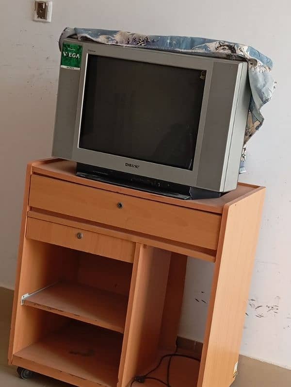 computer table with Tv 0